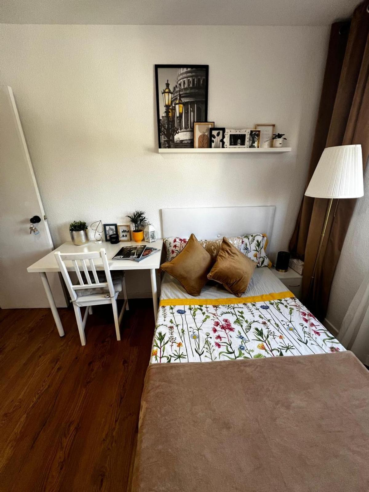Habitacion En Madrid Exterior foto
